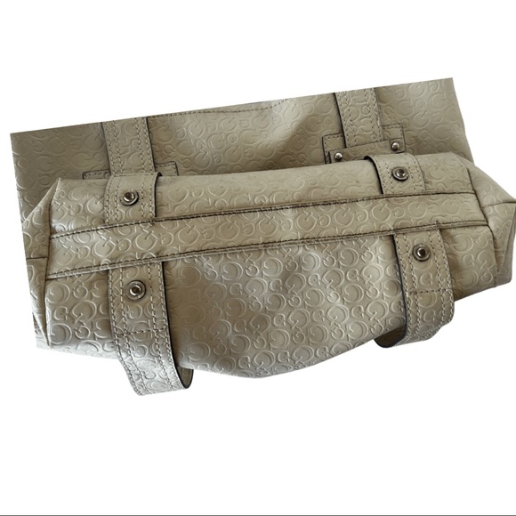 GUESS OVERSIZED TOTE - Picture 4 of 12